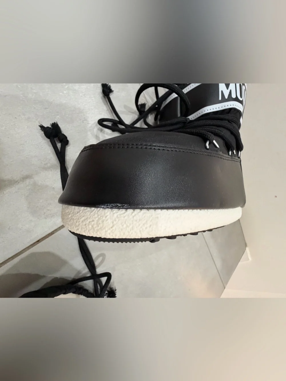 Moon Boot Icon Low Black Snow Boots | US 7–8.5 | EU 39–41 | Excellent Condition